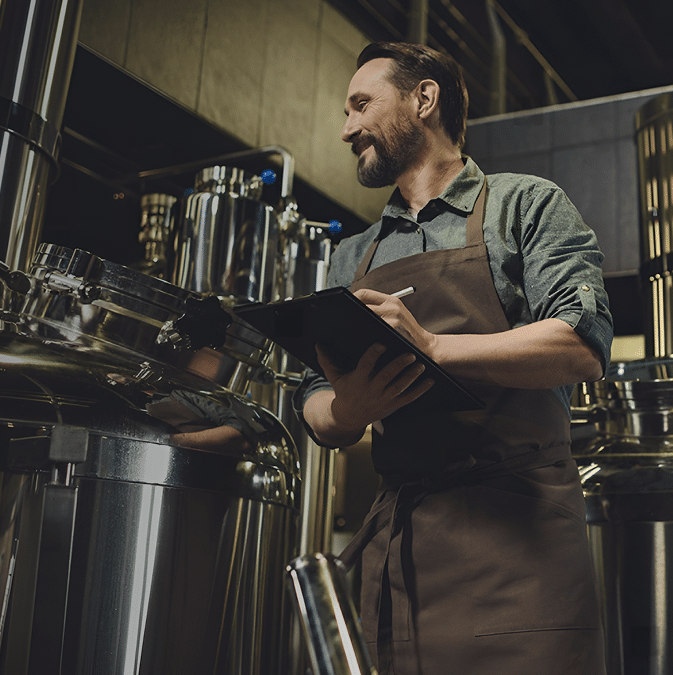 Wir konstruieren und produzieren Reinigungs- und Füllmaschinen für deine Brauerei in unserer eigenen Manufaktur.