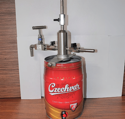 Bei Scheuer Maschinenbau bekommst du Handfüllsysteme für KEGs, Dosen und Bauchfässer.